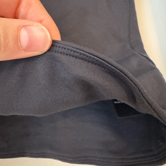 Aritzia Contour Crew Cropped T-shirt Black- Size L - Picture 4 of 7